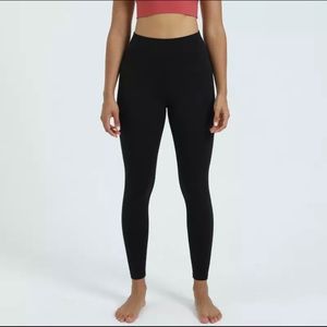 Alo yoga pants black